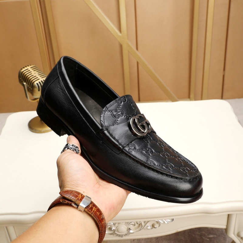 G*u*i leather shoes